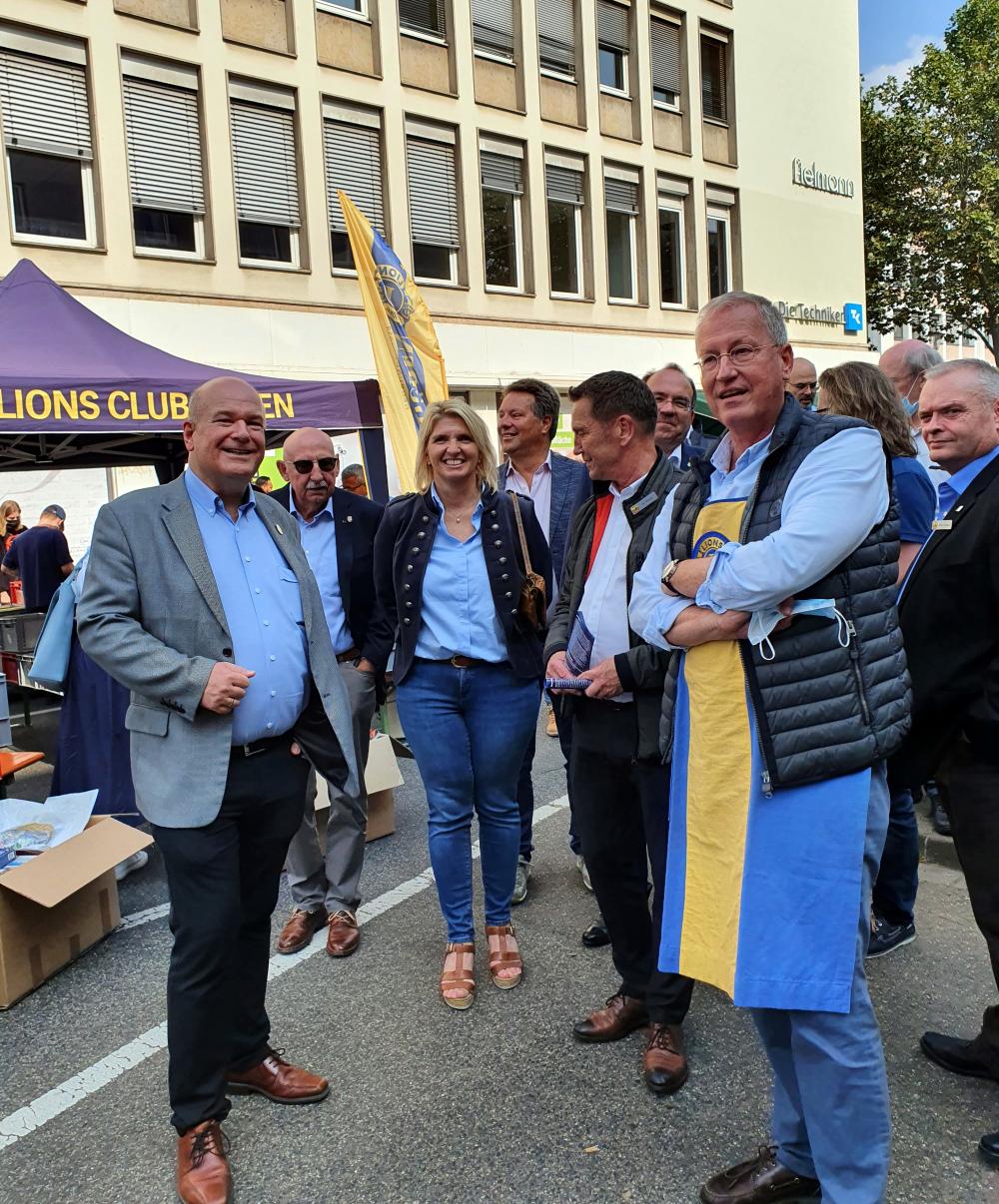 Lionsfreund PD Dr. Michael Flaßhove mit Bürgermeister Frank Ullrich und Ehefrau Iris